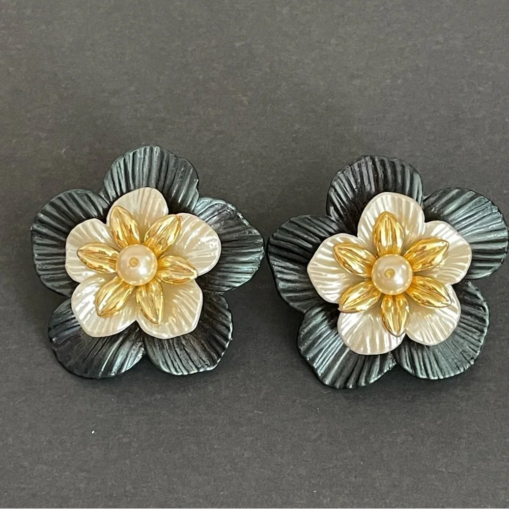 Elegant Floral Pearl clip on Earrings